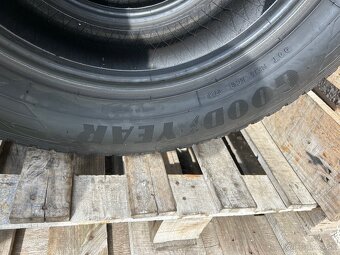 GoodYear/Dunlop 245/65/17”-111H - 4