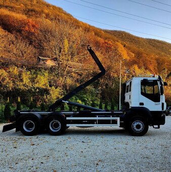 IVECO TRAKKER 450 / Hákový nosič kontajnerov - 4