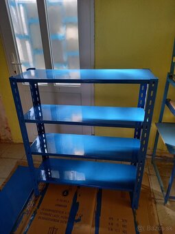 Regal s hrubými plechovými poličkami,regale - 4