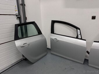 Opel Astra J kombi boční dveře - 4