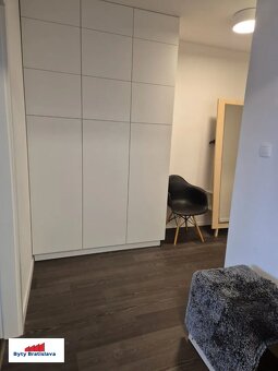 Ponúka na predaj 2-izb. apartmán s terasou, Žilinská, BA I - 4