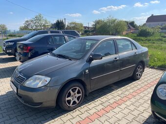 Predám toyota corolla 1.4i sedan rok 2003 - 4