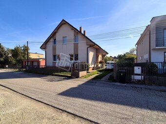 Rodinný dom so super polohou 2 perfektné bytové jedno… - 4