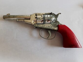 staré hračky- klavír a Colt LONE STAR , opakovačka - 4