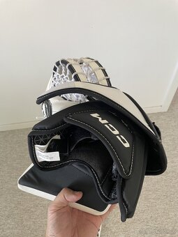 REZERVOVANE - Brankarske rukavice CCM Axis F5 jr - 4