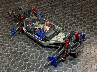 Traxxas Rustler 4x4 vxl - 4