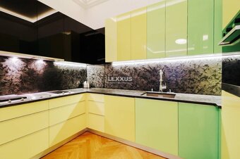 | Veľkometrážny luxusný 3 izbový byt v historickom centre me - 4