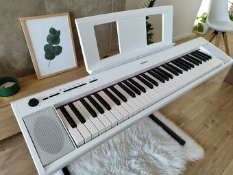 Piano Yamaha NP-12 so stojanom - 4