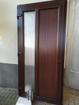 Kvalitne vchodove dvere - plastove - 4