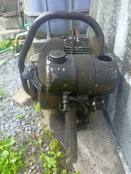 Stará motorová píla - 4