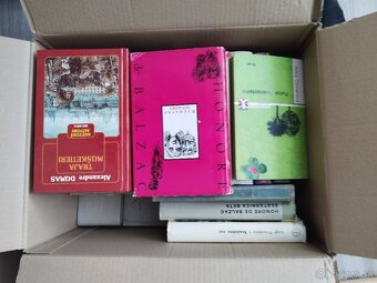 600+ kníh pre antikvariat či ako dekoracia - 4