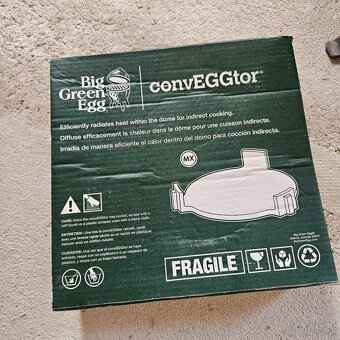 Big Green Egg MiniMax plus udiareň a kopec príslušenstva... - 4