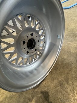 BMW e34 Style 5 , disky r15 - 4