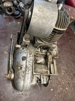 Predám MOTOR ČZ 175/501 skúter, dvojvýfuk, dynamoštartér - 4