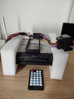 Autorádio LCD7" s vysúvacím dotykovým displejom - 4