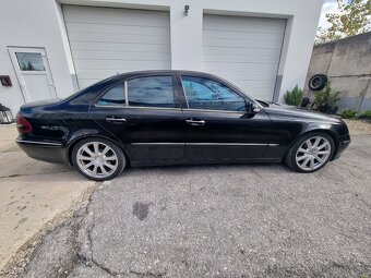 Mercedes Benz E 211 - 4