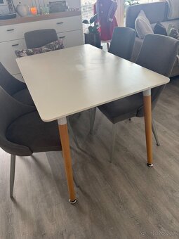 Jedálenský stôl - 4