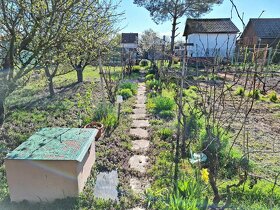 PREDAJ - Záhrada s murovanou chatou v Komárne - 4