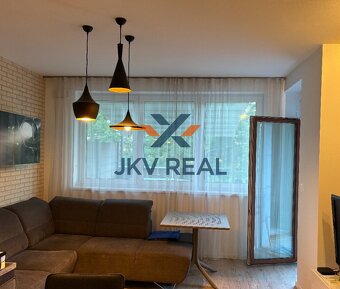JKVreal ponúka na predaj priestranný 2-izbový byt v tichej l - 4