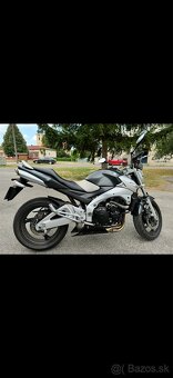 Suzuki GSR600 - 4