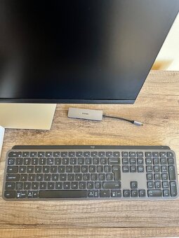 Predám macbook air m1 2020 + Dell P2723DE 27" QHD + Logitec - 4
