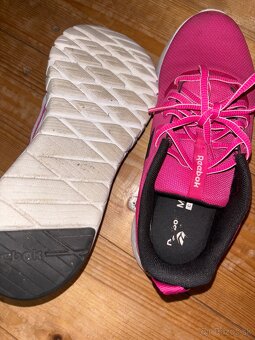 Ružové Reebok tenisky na behanie - 4
