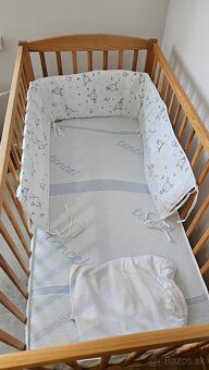 Drevená postieľka + matrac + plachta + mantinel - TOP STAV - 4