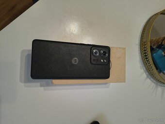 Predám Motorolu Edge 40 - 4