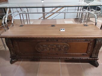 Drevená truhlica s rezbou - 4