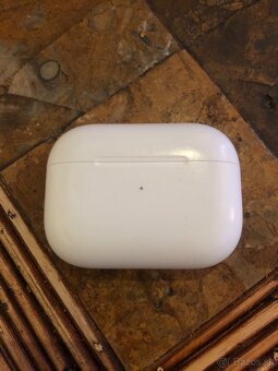 Apple AirPods Pro - 4