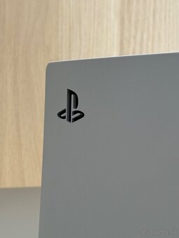 PS5 + 2x ovládač + stojan + Elden Ring – TOP STAV - 4