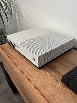 Xbox one S - 4
