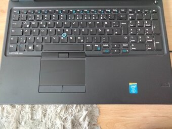 predám ntb Dell latitude e5550 /Intel core i5 / 8gb ram /ssd - 4