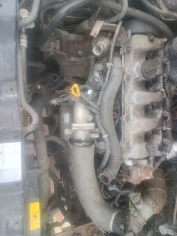 Rozpredám Hyundai Santa fe 2.2 .CRD - 4