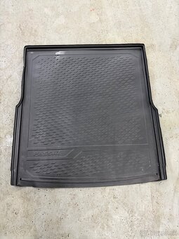 Passat B8 Variant gumove rohoze + vanicka do kufra - 4