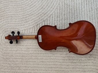 Predám celé 4/4 husle s púzdrom. - 4