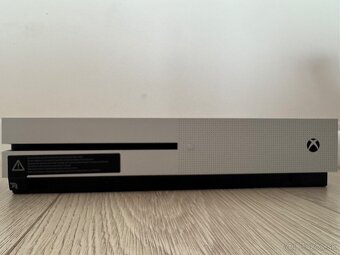 Predám Xbox One S 500GB + GTA V - 4