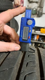 letne 235/45/17 BARUM - 4