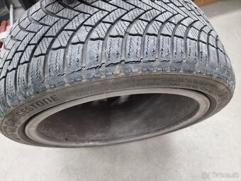 Predám Pneu 235/40r18 - 4