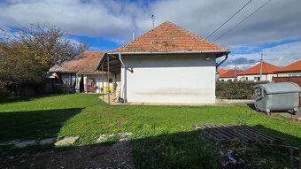 Predajňa /rodinný dom v Kozárovciach- Hlavná ul. poz. 889 m2 - 4