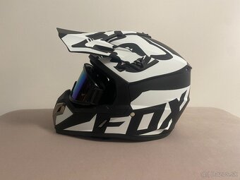 Fox prilba, helma s ochrannými okuliarmi ABS - 4
