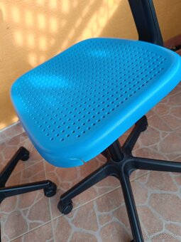 Predám detskú stoličku s kolieskami - 4