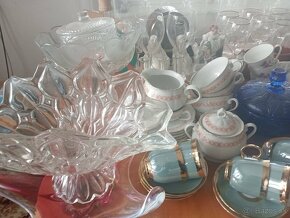 Sklenené poháre, porcelánové šálky - 4