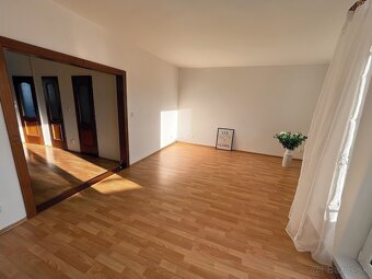 Nadčasový 3 izbový byt s výhľadmi a 2 balkónmi - 4