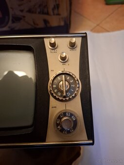 Starý cestovný televízor - 4