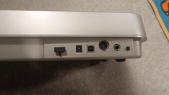 Behringer UMX 61 - 4