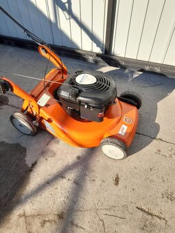 Benzinová kosacka s pojazdom Husqvarna - 4