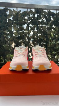 Nike Vomero 18 Sail Bright Crimson - 4