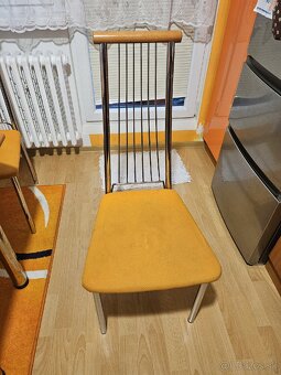 Kuchynský stôl a stoličky - 4