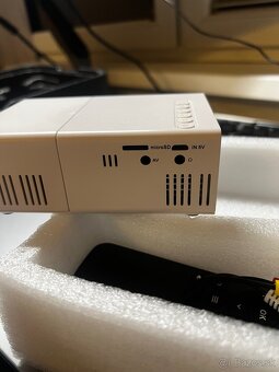 Mini LED projektor – nový, iba raz zapnutý - 4